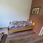 Zwei Im Stadt Altbau Mit Balkon 라어