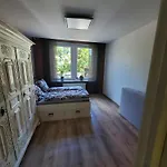 Zwei Im Stadt Altbau Mit Balkon *