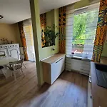 Zwei Im Stadt Altbau Mit Balkon *