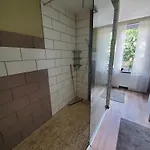 Zwei Im Stadt Altbau Mit Balkon 라어