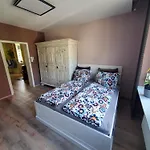 아파트 Zwei Im Stadt Altbau Mit Balkon