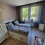 Zwei Im Stadt Altbau Mit Balkon 아파트