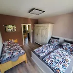 Zwei Im Stadt Altbau Mit Balkon 아파트 *