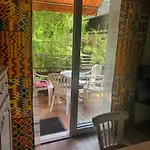 Zwei Im Stadt Altbau Mit Balkon 라어