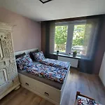 Zwei Im Stadt Altbau Mit Balkon * 라어