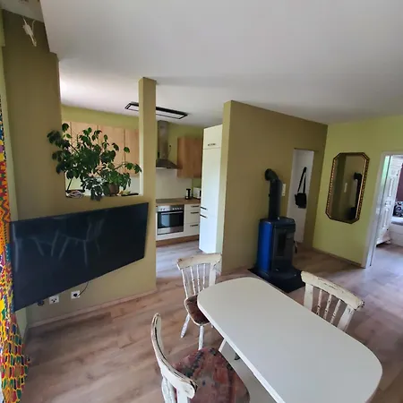 Zwei Im Stadt Altbau Mit Balkon
