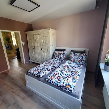 Appartement Zwei Im Stadt Altbau Mit Balkon