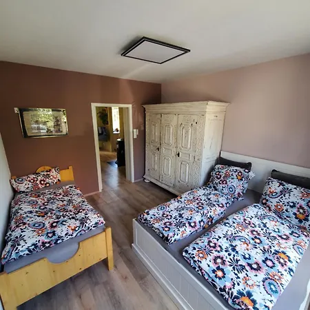 Zwei Im Stadt Altbau Mit Balkon Appartement *